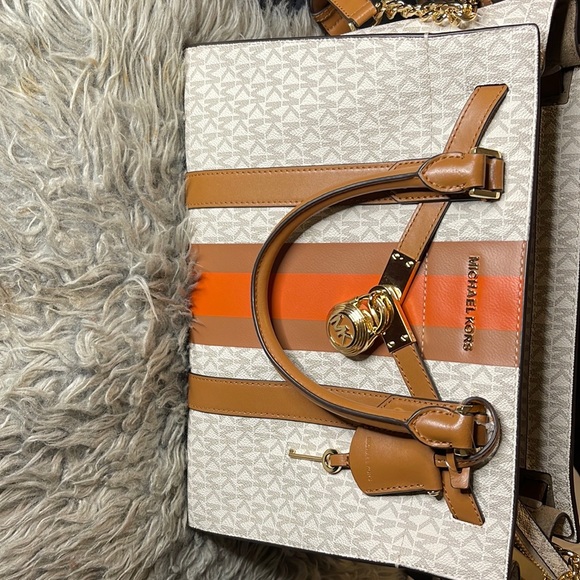 Michael Kors Hamilton Lg Satchel - Picture 3 of 6